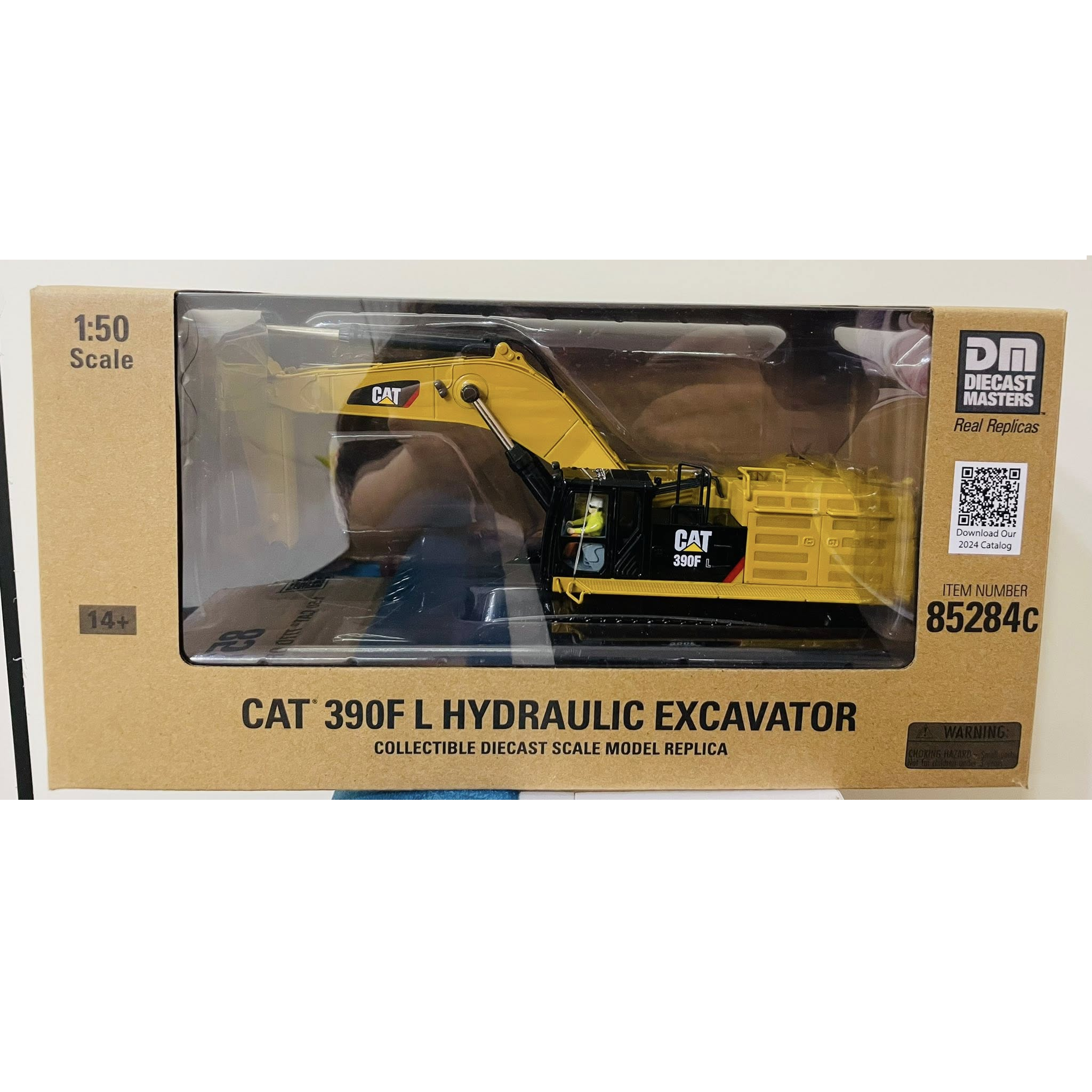 Cat 390F L Excavator Miniature at 1:50 Scale Diecast Masters 85284 Cat 390F L Excavator Miniature at 1:50 Scale Diecast Masters 85284