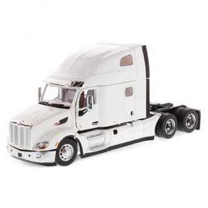 Diecast Masters 71072 Peterbilt 579 6x4 Truck 1/50 Scale