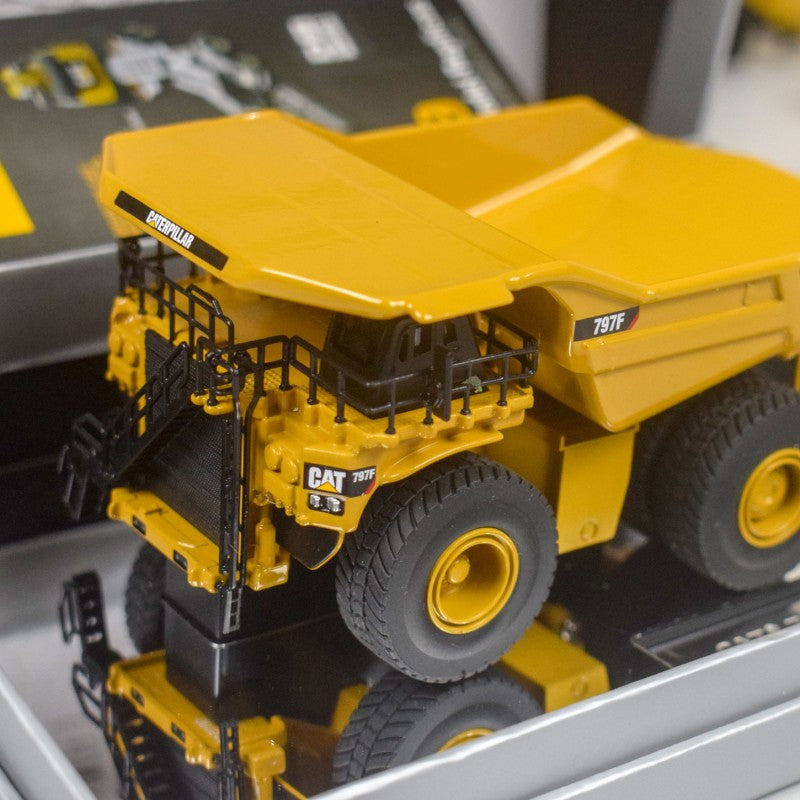 Cat 797F Mining Truck Miniature 1:50 Scale Diecast Masters 85536