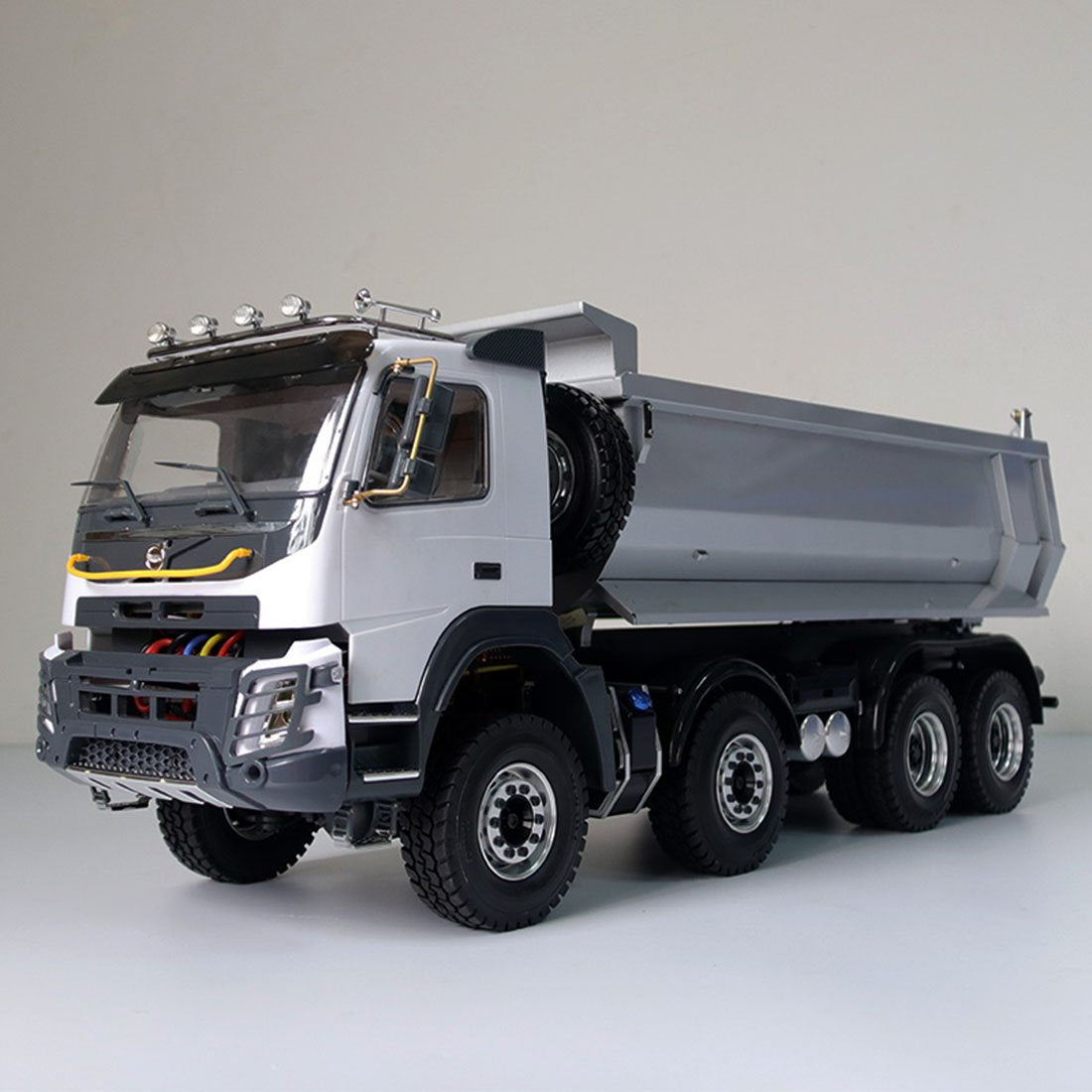 JDM-65 Volquete Volvo FMX 8x8 Metal Control Remoto Escala 1/14