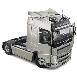 Solido S2400101 Volvo FH16 Globetrotter XL Truck 1:24 Scale