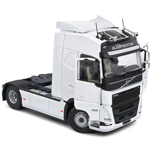 Solid S2400103 Volvo FH16 Globetrotter XL Truck 1:24 Scale