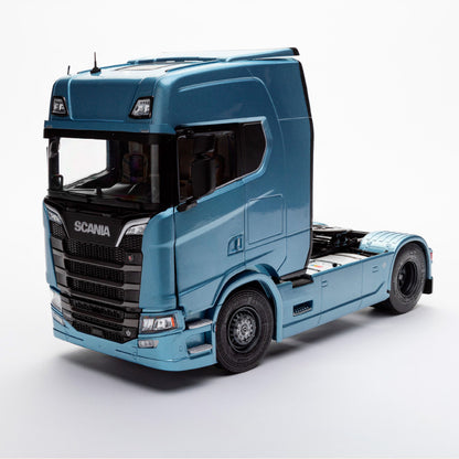 Solido S2400102 Volvo FH16 Globetrotter XL Truck im Maßstab 1:24