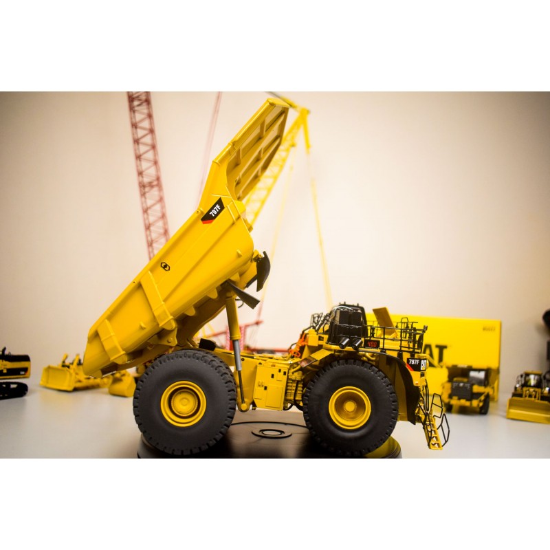 Miniatura de colección a escala de Camión Minero Caterpillar 797F Escala 1:50 Diecast Masters 85655